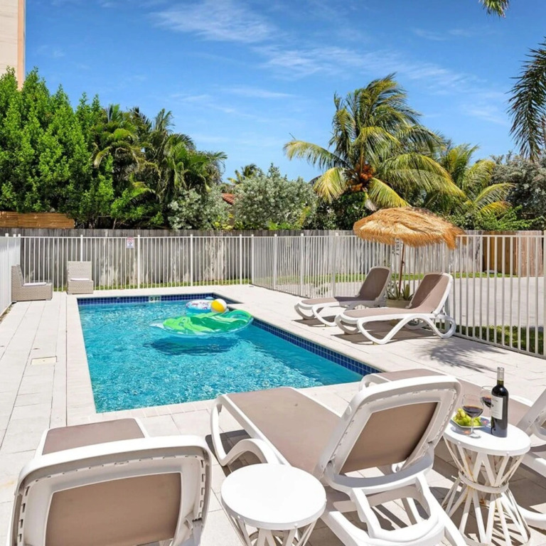 Free Parking: Bay View + Pool | Step To Beach