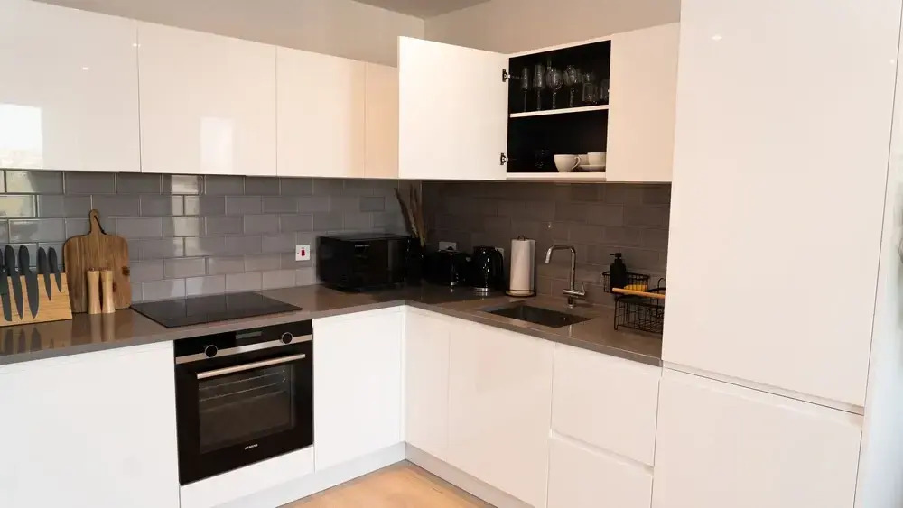 Royal Wharf - 1 Bed - Balcony - River & City View