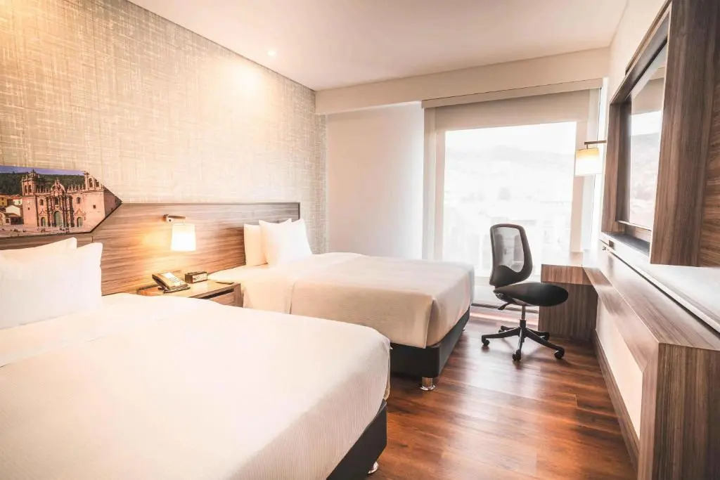 Hampton Cusco para Lima Tours