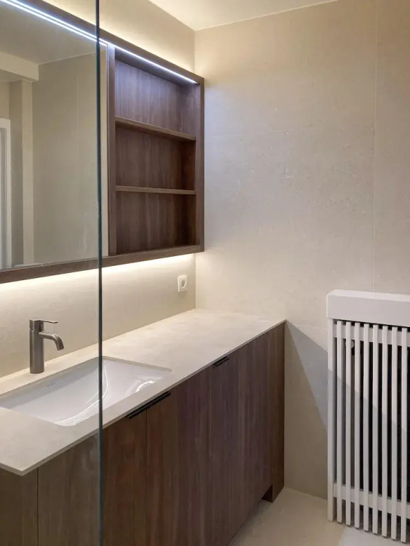 Huswell - Renovated Beachfront Apartment