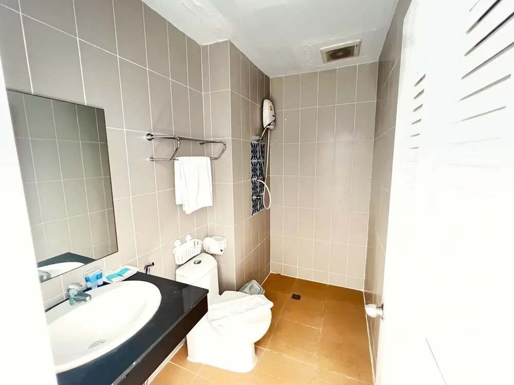 Red Sapphire Hotel
