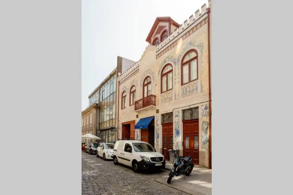 BOUTIQUE Rentals-Art & Charm II Apt w/ Terrace