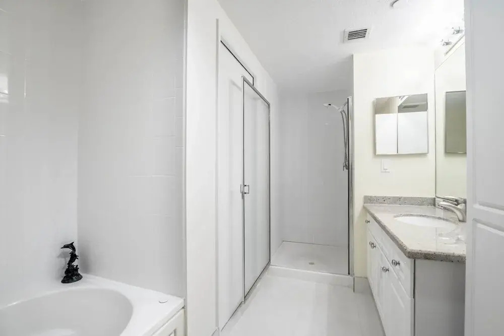 Le Golden Bay 1108 by Go Florida Condo, Sunny Isles