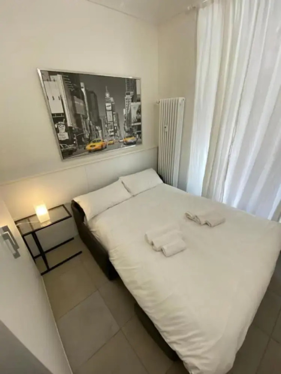 Room in Apartment - Small Charming Suites