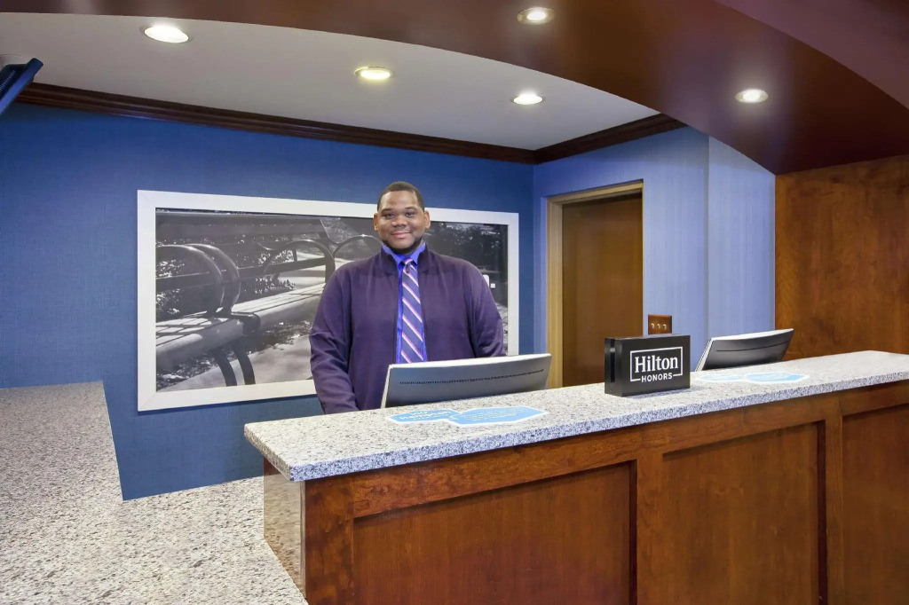 Hampton Inn Hartford Airport