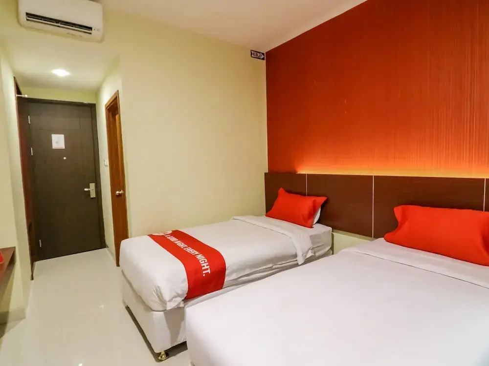 NIDA Rooms Racing Center Makassar