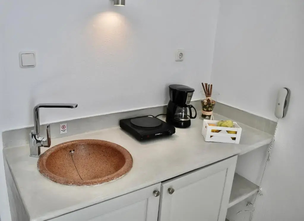 Aeolos Art & Eco Suites Adults Only