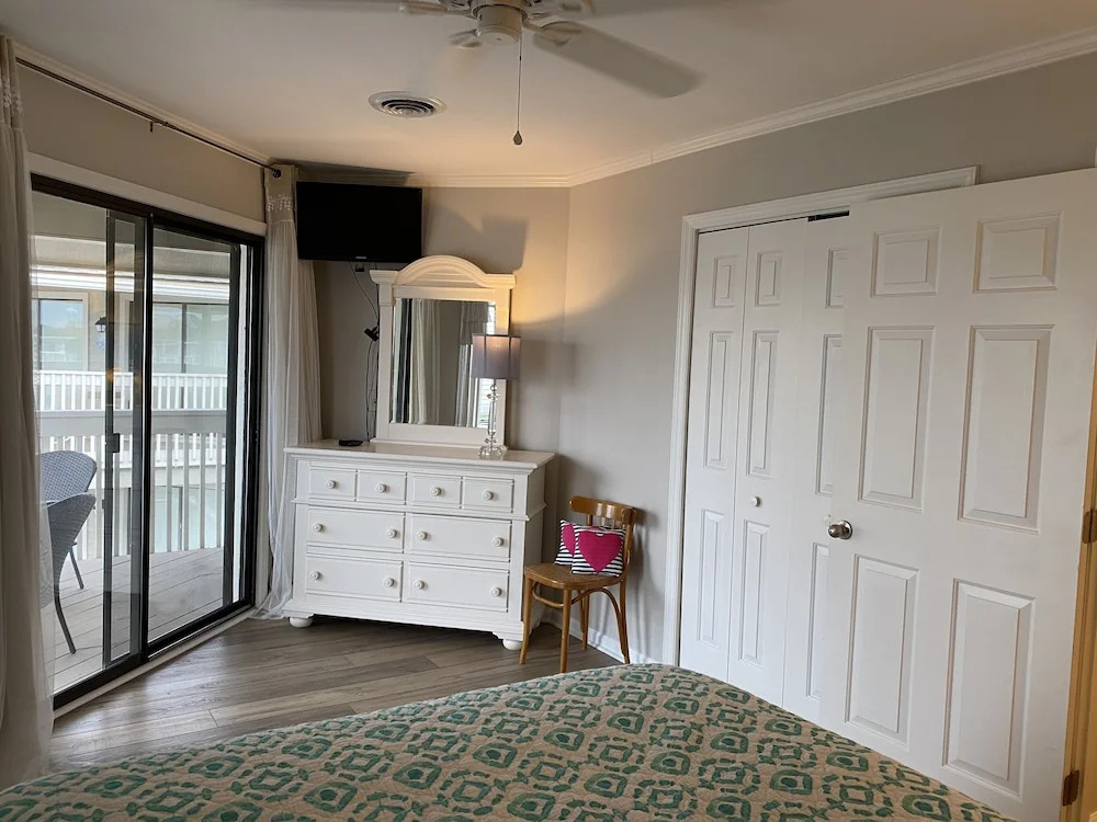 Tilghman Lakes H4 3 Bedroom Condo by RedAwning