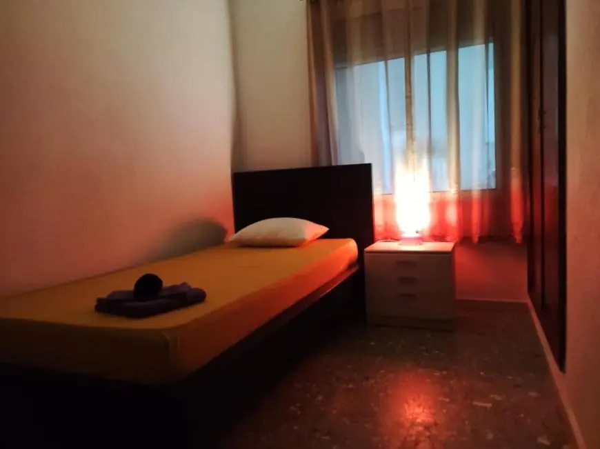 35-6- КОМНАТА в квартире для 1 человека в центре Аликанте
