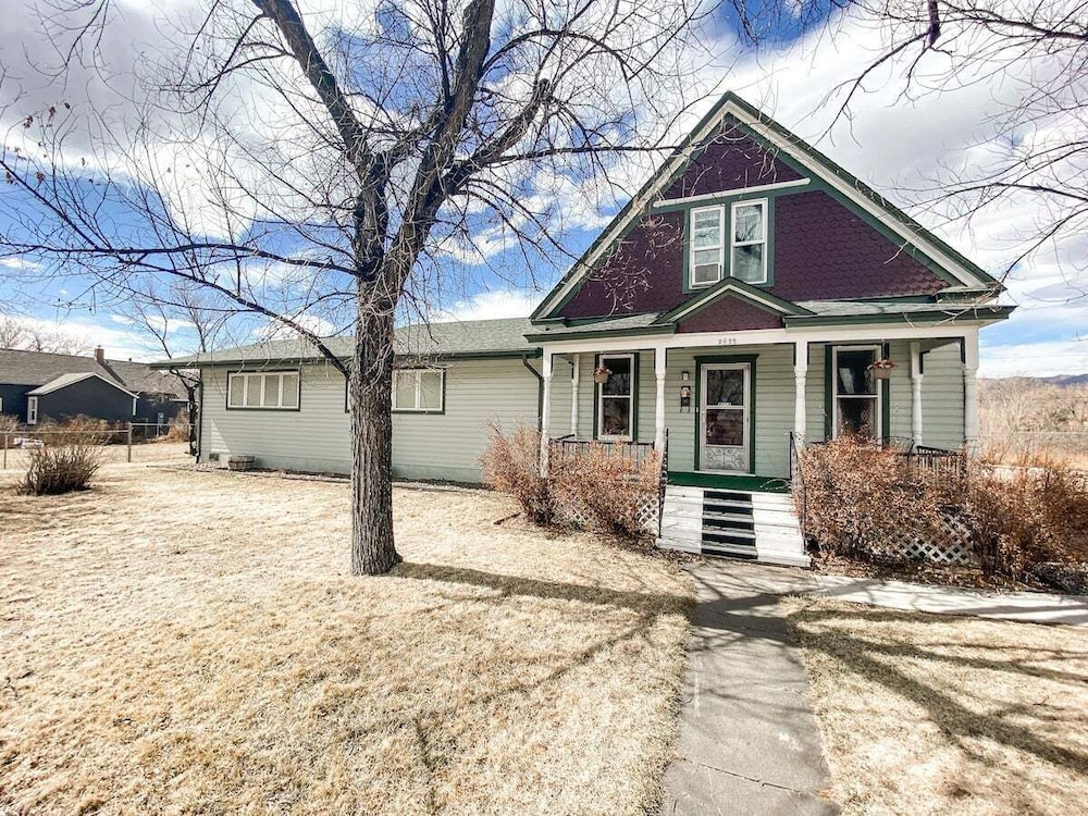 2622 N Nevada