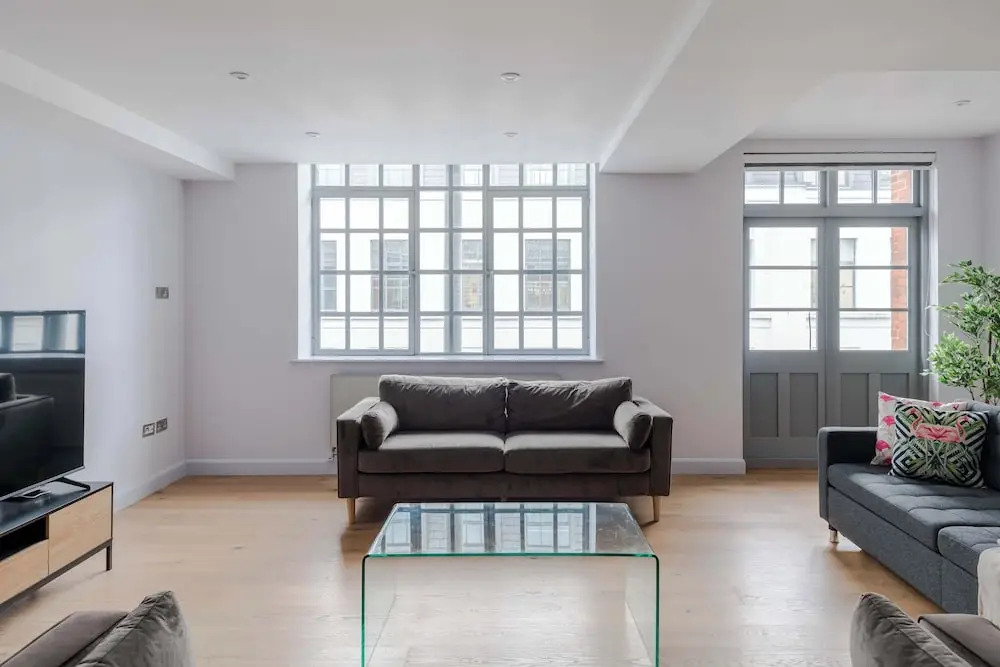 The Eyre Suite Two - Farringdon - by Frankie