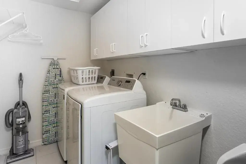 Island Beach Club 304, 2 Bedrooms, Pool, Elevator, WiFi, Sleeps 6, Bay view