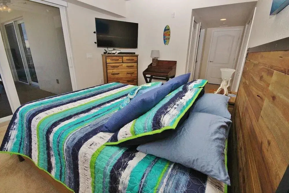 Oceanwalk 17-605 Apartment 3