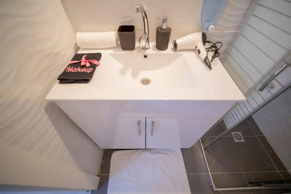 YalaRent Sunora 3BR APT - Families only