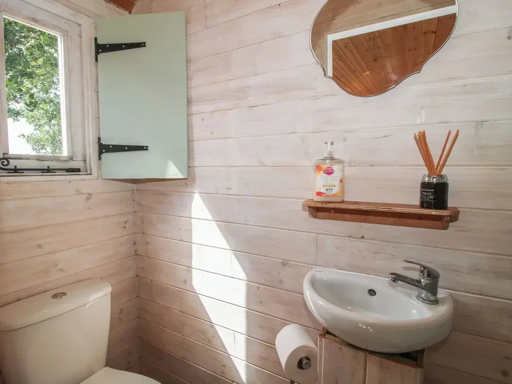 Aston - Shepherd Hut