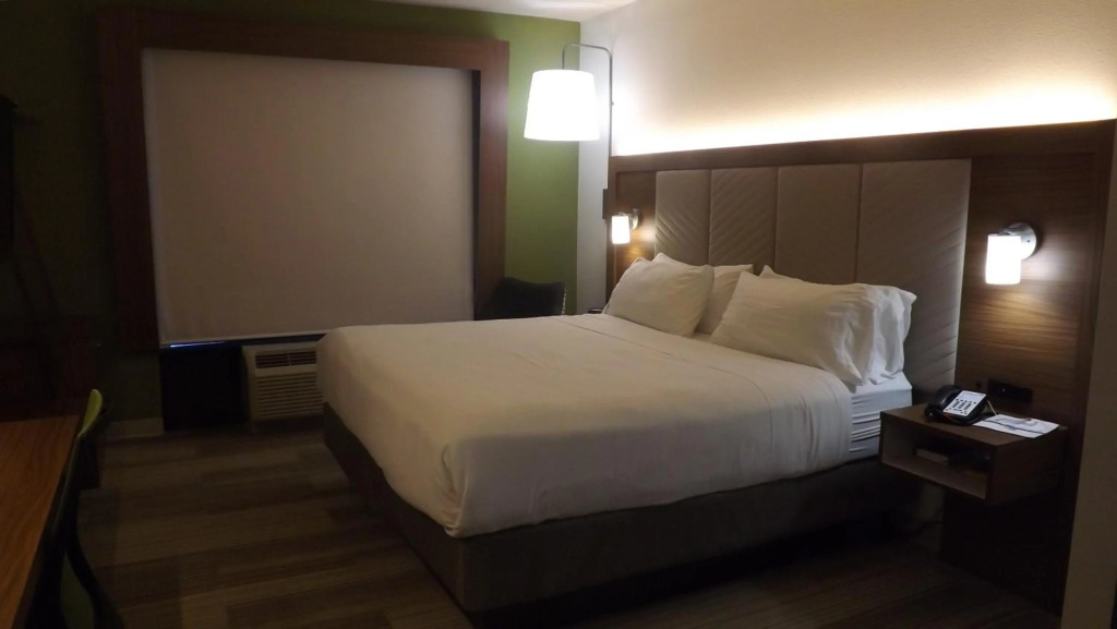 Holiday Inn Express & Suites Dyersburg by IHG