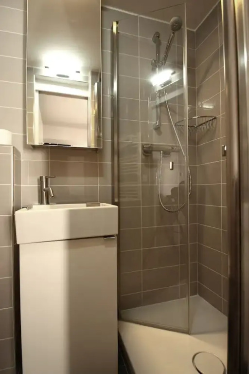 S02434 - Studio for 2 People, Metro Station Sentier