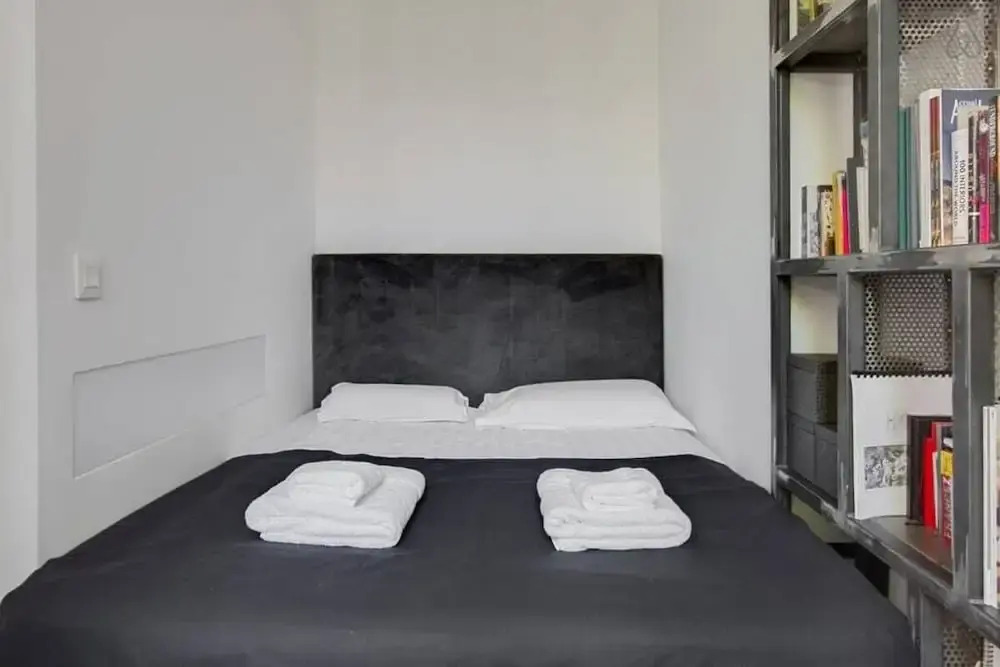 Modern Industrial 80m2 Apartment Near Bastille