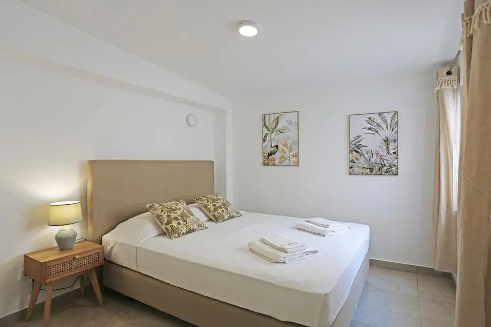 B88 - Mendon a Street Apartment