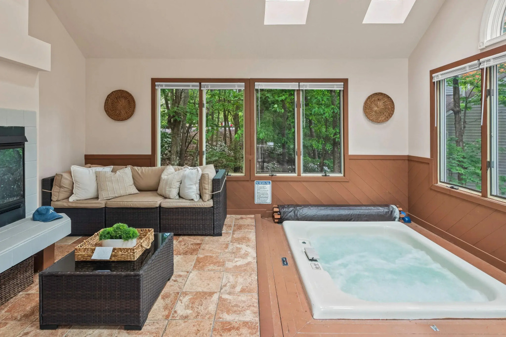 The Boulder Inn by Avantstay Indoor Hot Tub, Game Room, Outdoor Fire Pit