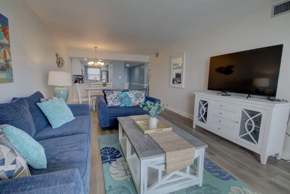 457 El Matador 2 Bedroom Condo by RedAwning