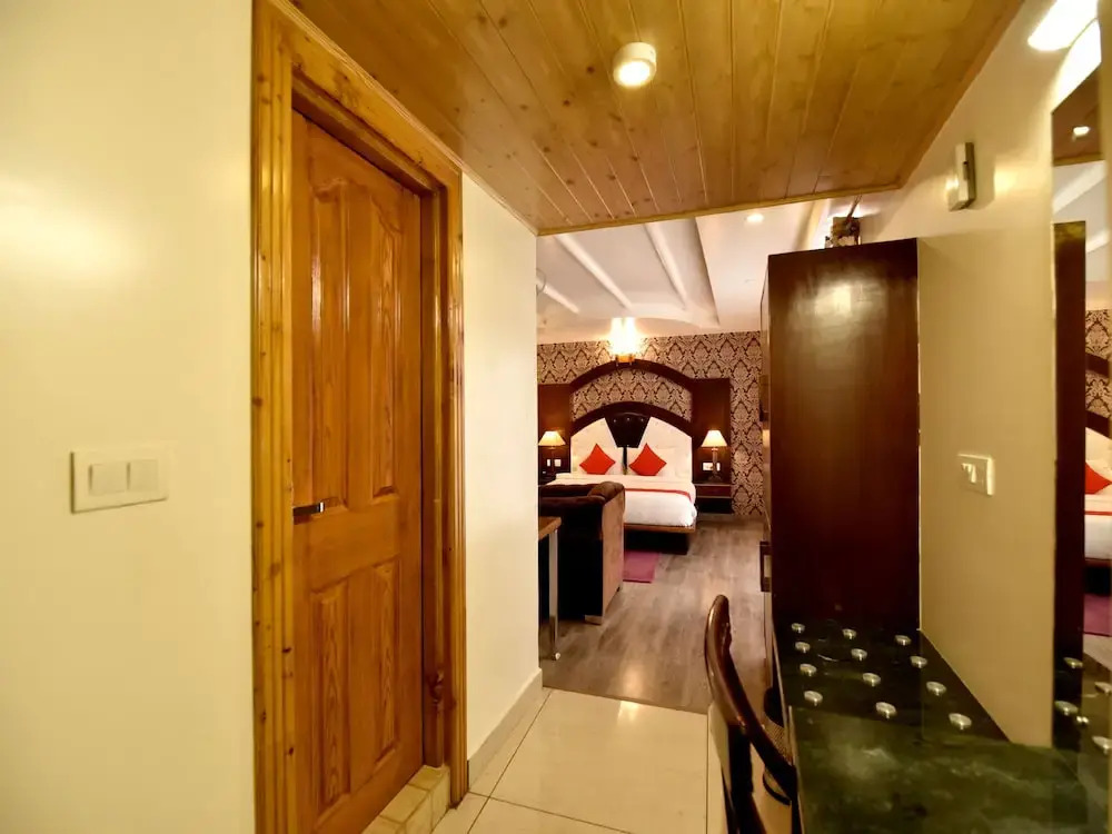 OYO 13091 Manali Grand