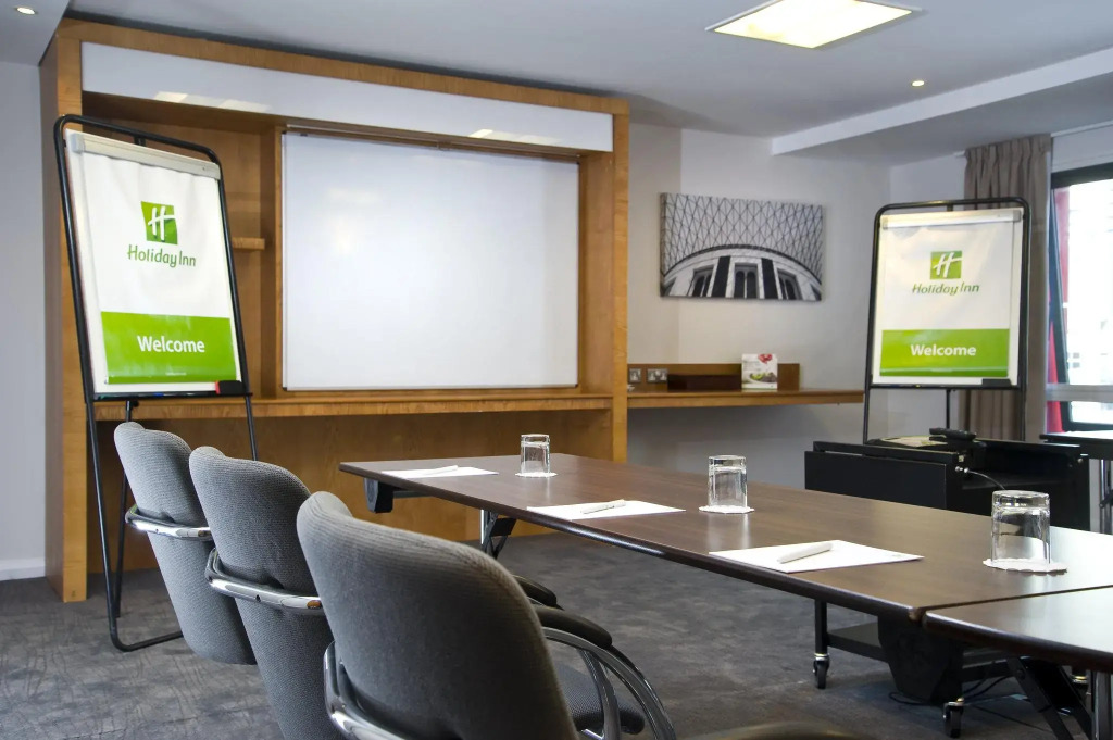 Holiday Inn London West by IHG