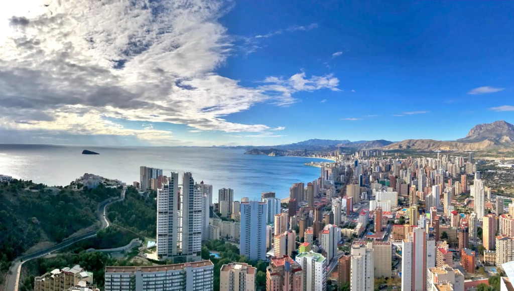 Sky High apartment on the 38th floor - Sea views