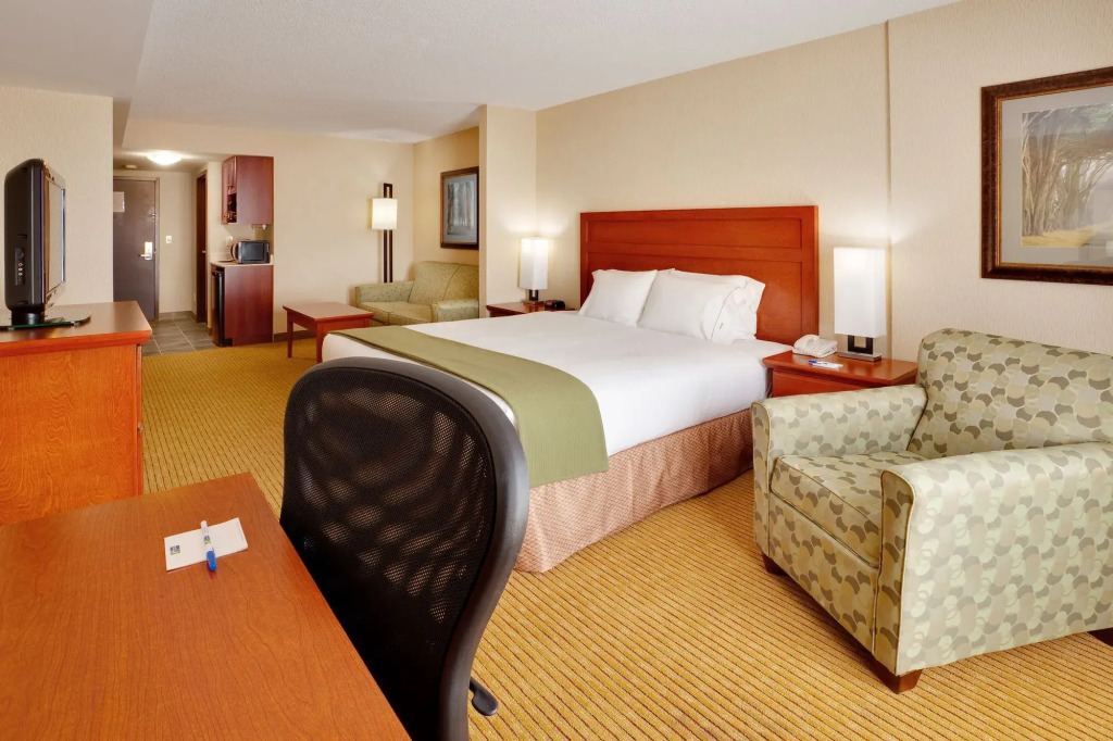 Holiday Inn Express Hotel & Suites Clarington - Bowmanville by IHG