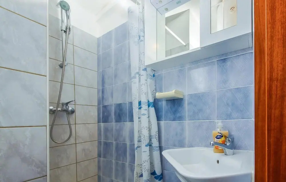 Amazing Apartment in Podstrana With 3 Bedrooms and Wifi