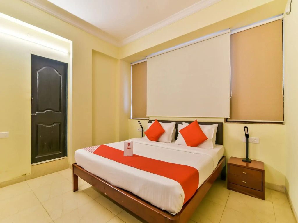 OYO 14930 Gomati Business Hotel