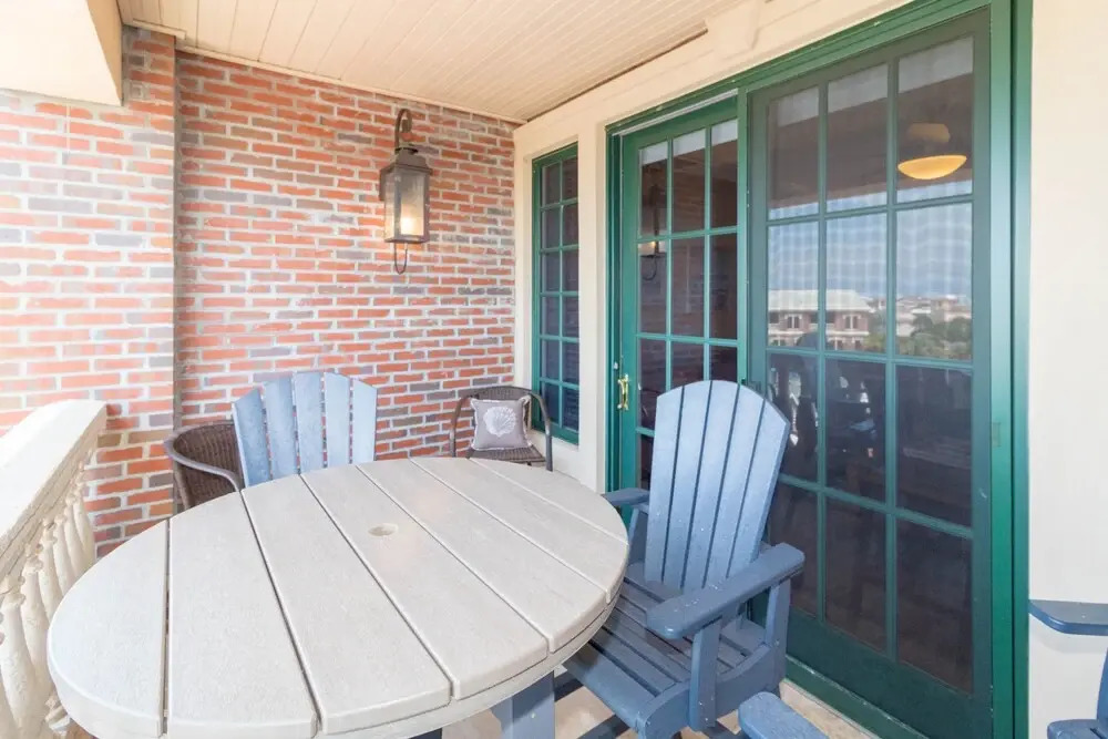 The Flipside 30A - 3 Br condo by RedAwning