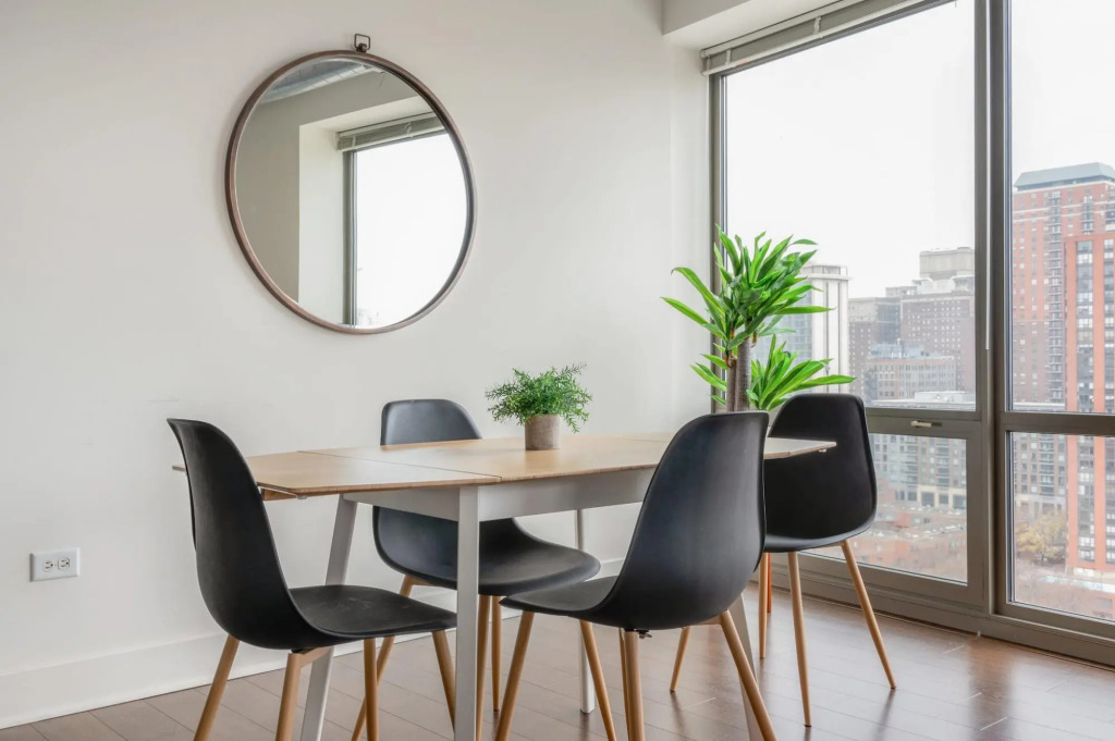 Chicago | Alluring 2BD/2BA South Loop Apartment
