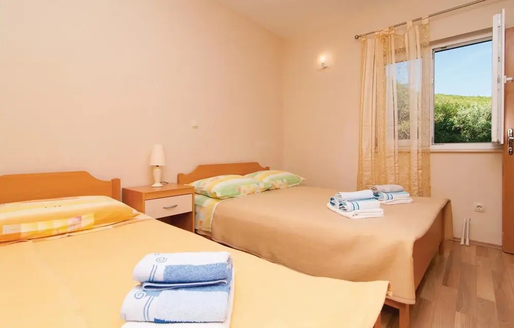 Awesome Home in Lokva Rogoznica With Wifi and 4 Bedrooms