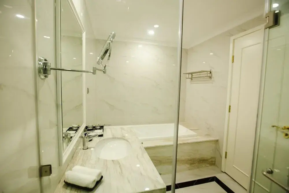 Minh Phu Diamond Palace hotel