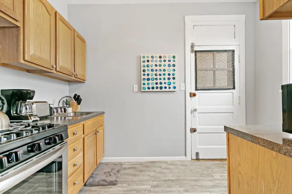 Bright Spacious Apt, Comfy King Bed, 5 Location