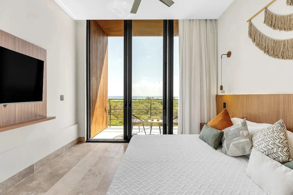 Ixuh Ocean Front 5 Ave Playa del Carmen