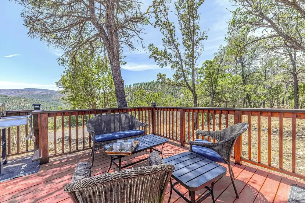 Charming Ruidoso House w/ Deck & Mountain Views!