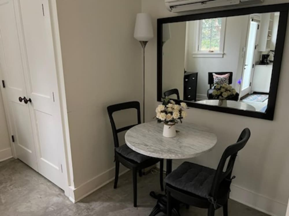 New Luxe Studio Cleveland Park Near Zoo