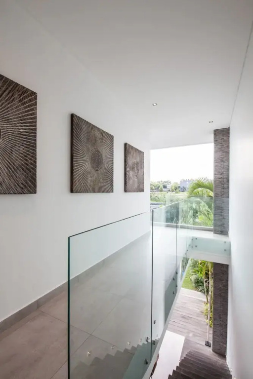 Captivating Villa Walk to the Beach