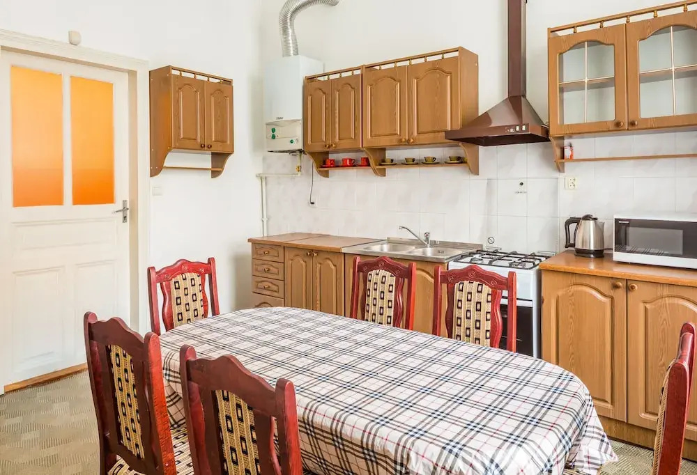 Three rooms on Hnatyuka 3