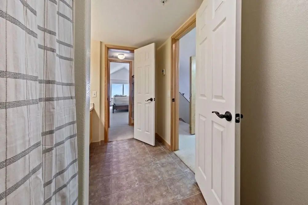 Newly Renovated 3 Bedroom Plus Loft With Stunning Mountain and Lake Views! 3 Condo by Redawning