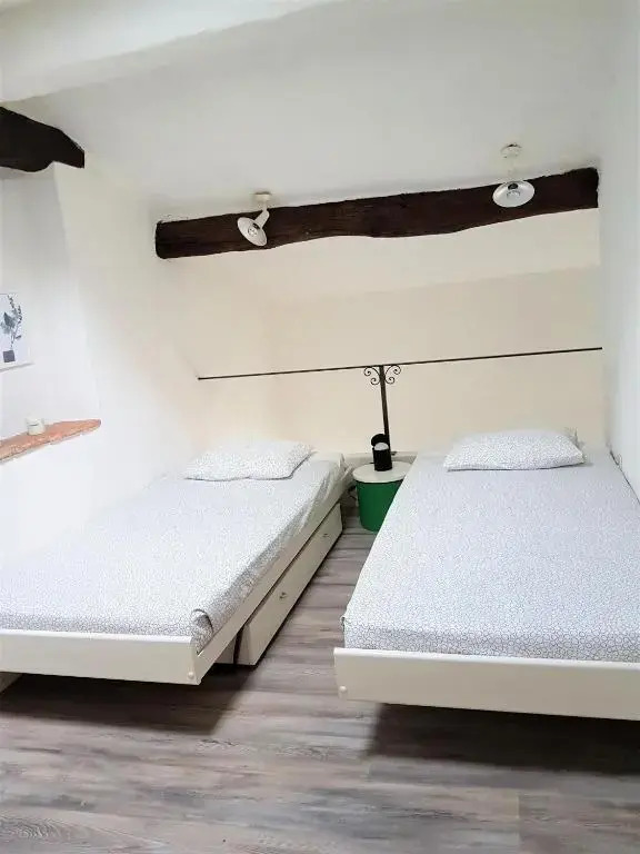 Caslano: 2.5 Zi-Dachwohnung im rustikalen-modernen Stil