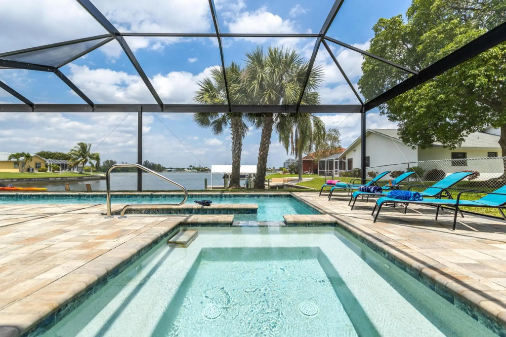 Custom Heated Pool, Kayaks, Bikes, & Spectacular Views - Villa Lakeside Oasis - Roelens Vacations