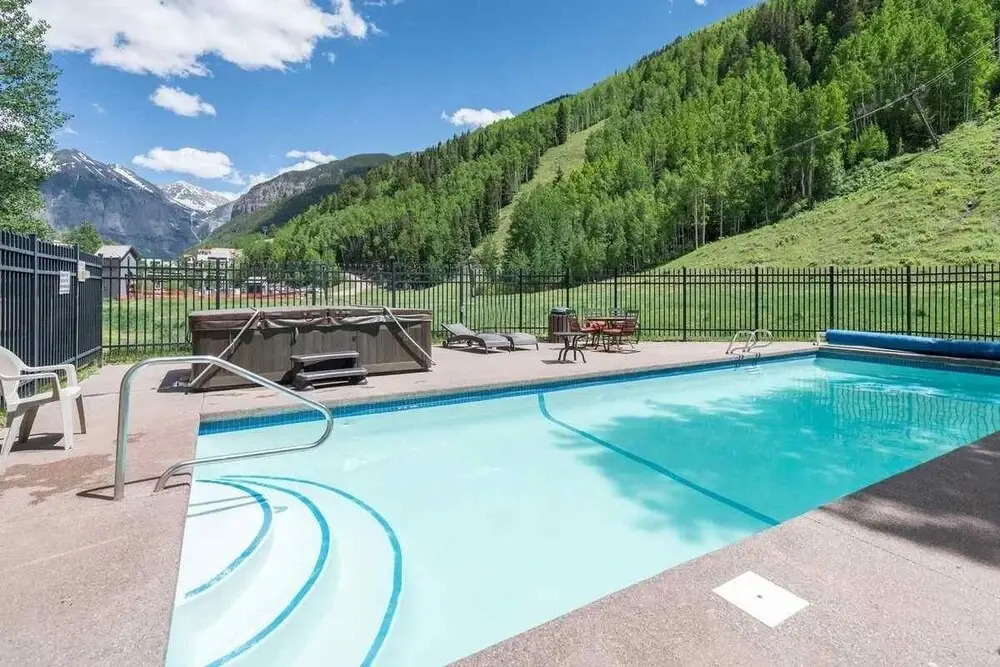 Sunny Condo, Box Canyon Views, Pool + Hot Tub 2 Bedroom Condo by RedAwning