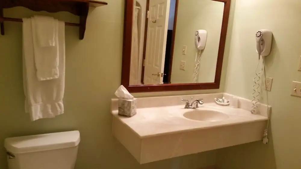 Inn at Amish Door
