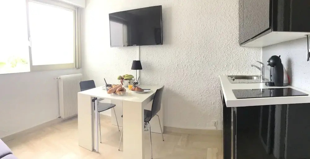 Studio in upscale residence by Weekome