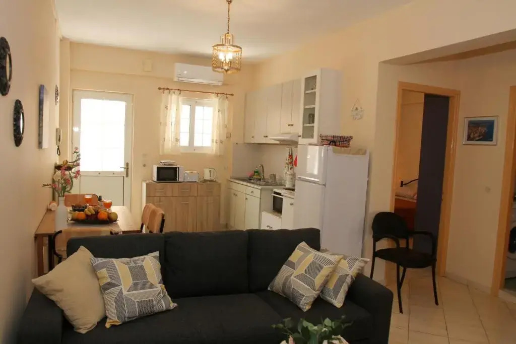 Tritsa House, 3-bedroom apt next to Corfu Town and airport