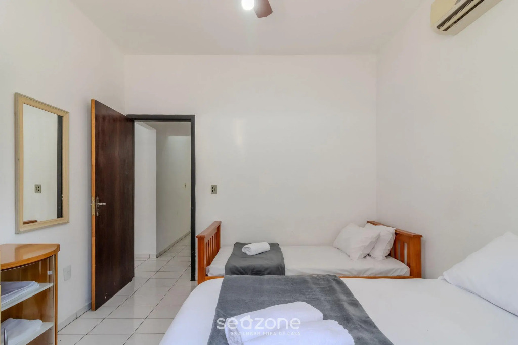 Casa 600m da Praia Central c/ garagem 3 qts NRR128