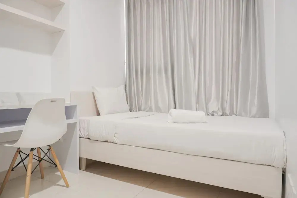 Stunning And Strategic 2Br Gold Coast Apartment Near Pik